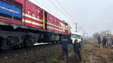 Babaeski'de Tren-Minibüs Kazası: 2 Yaralı