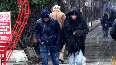 Kırklareli'nde Kar Yağışı: Şehir Beyaz Örtü Altında!