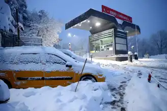 Kırklareli'nde Kar Yağışı Ulaşımı Felç Ediyor