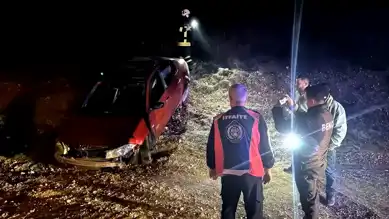 Kırklareli'nde Şarampole Devrilen Otomobilde 2 Yaralı